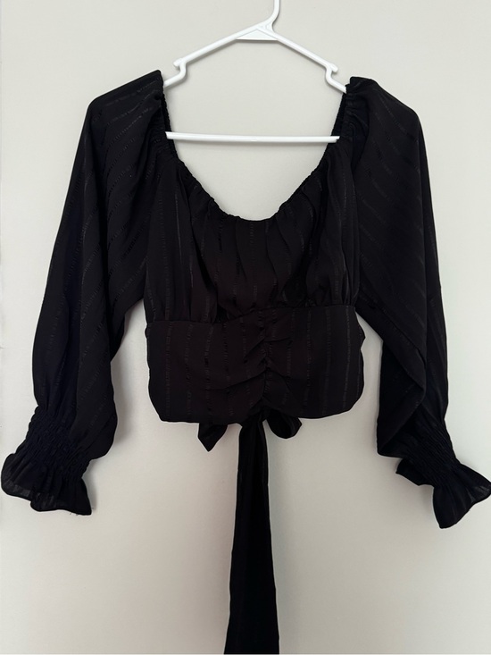 Tops - Ladies Black  Puff Sleeve Tie-Back Crop Top sz L
